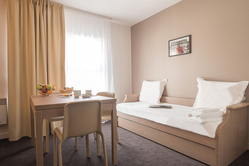 Zenitude Hotel-Residences Magny les Hameaux Bagian luar foto