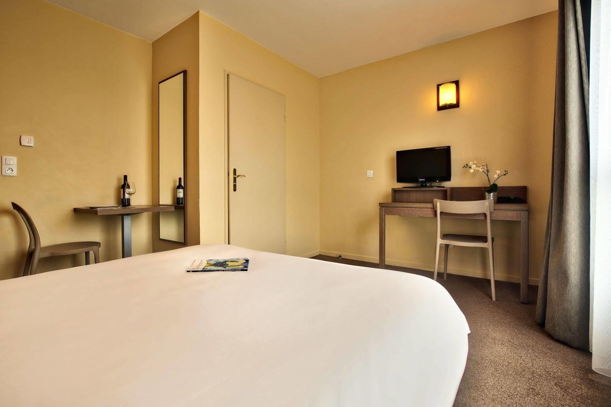 Zenitude Hotel-Residences Magny les Hameaux Bagian luar foto