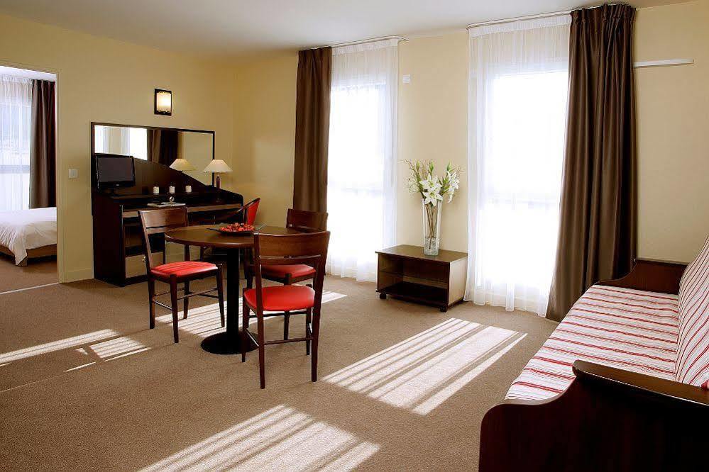 Zenitude Hotel-Residences Magny les Hameaux Bagian luar foto