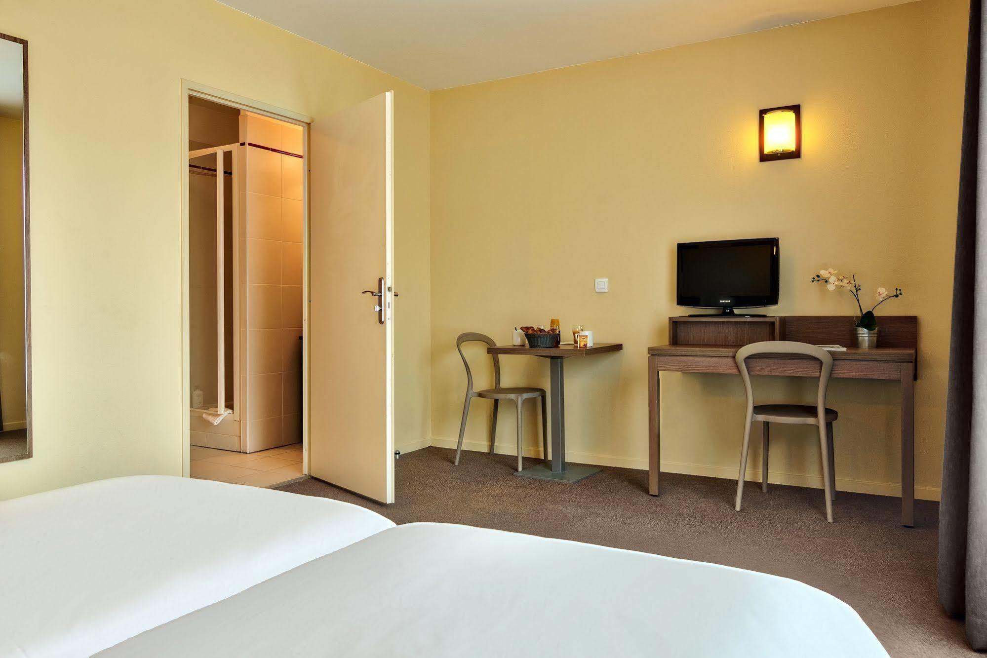 Zenitude Hotel-Residences Magny les Hameaux Bagian luar foto