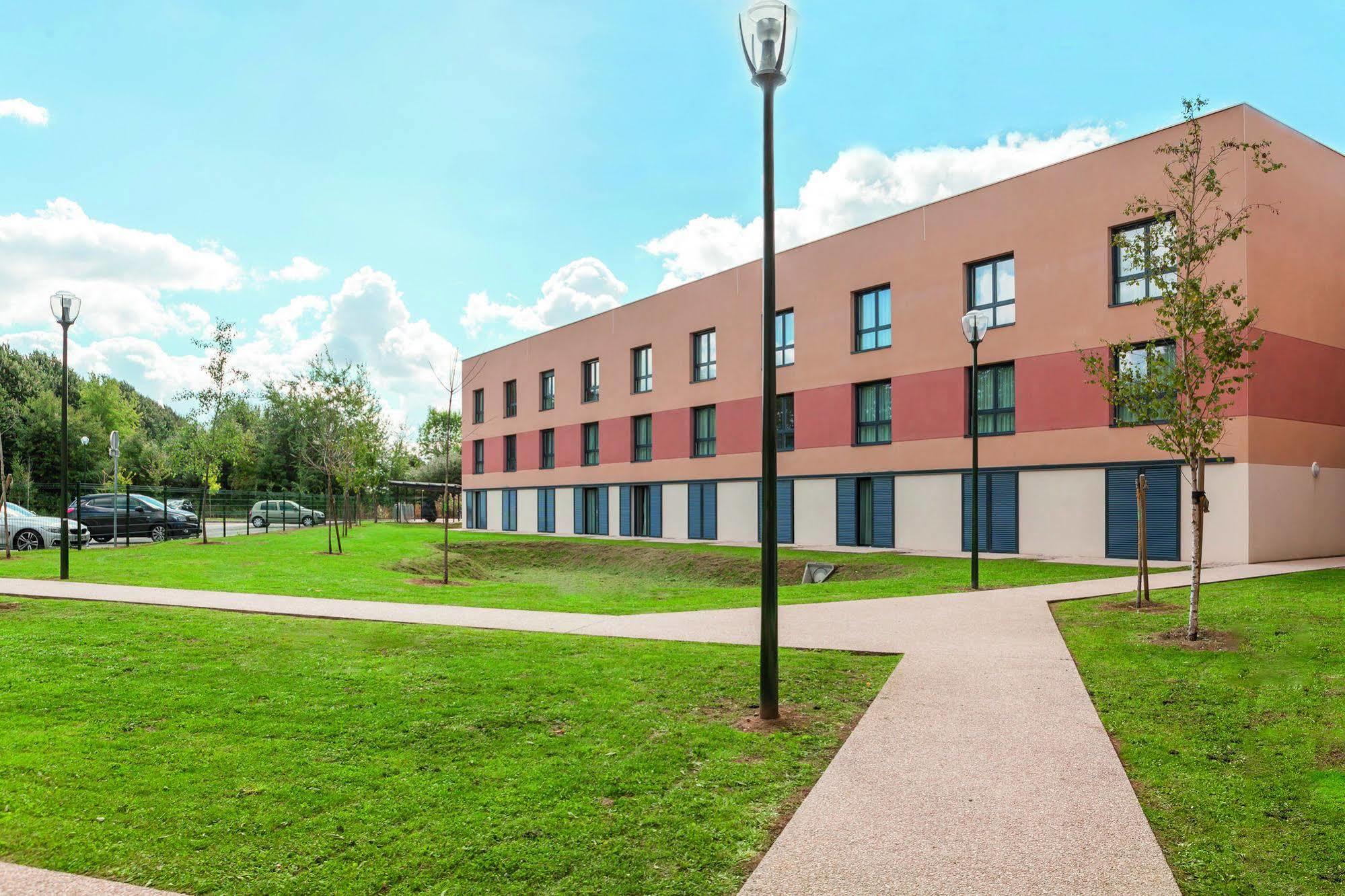 Zenitude Hotel-Residences Magny les Hameaux Bagian luar foto